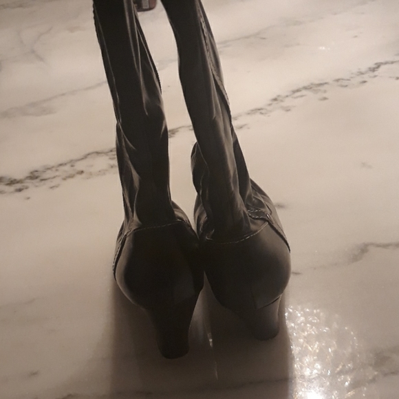 Just below knee high boots - Picture 3 of 5